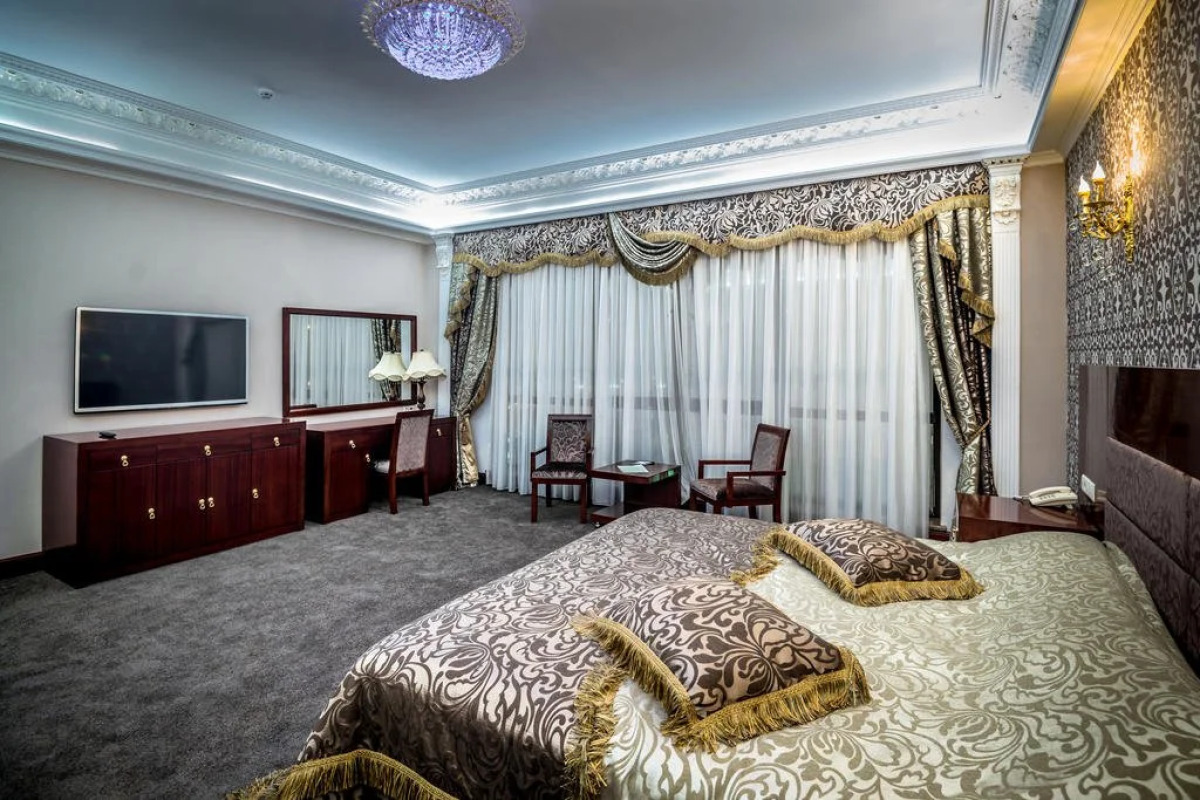 Артис Плаза