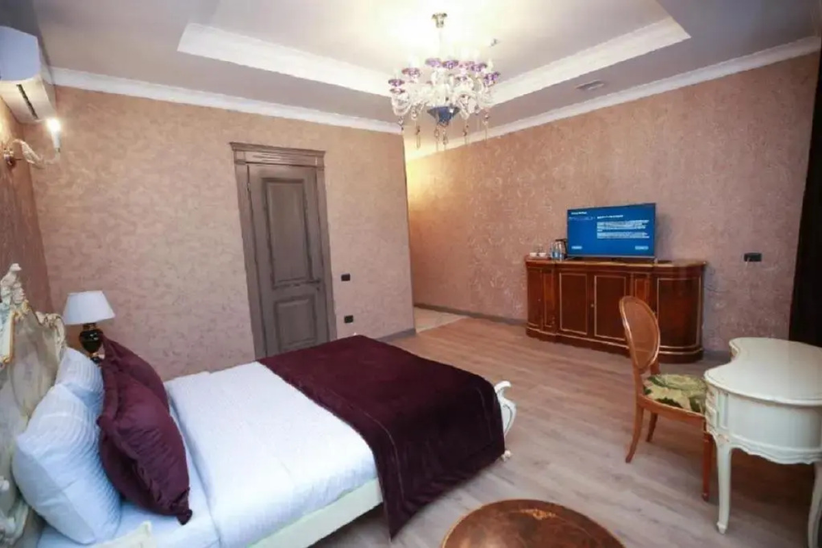 Отель West Inn Palace