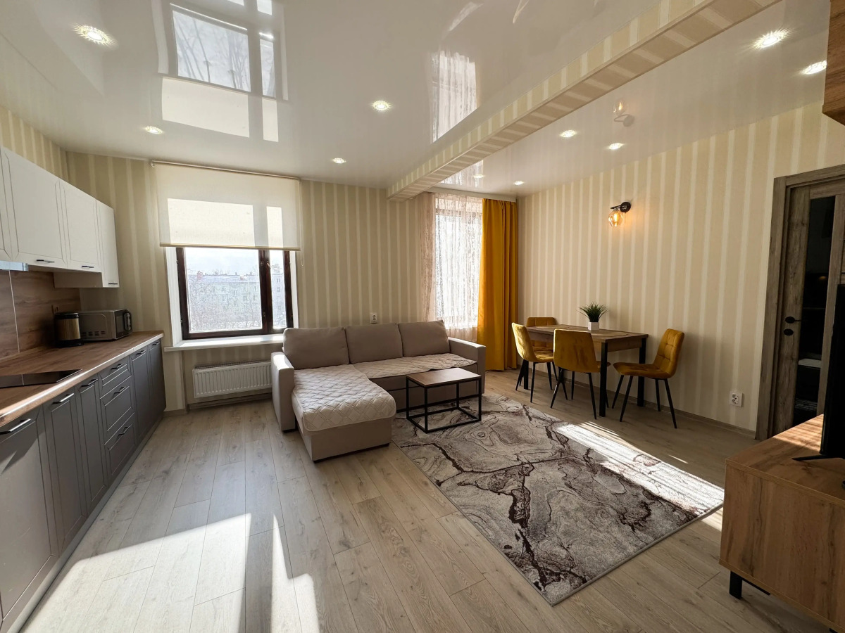 Квартира 2-комнатная на Октябрьской 3