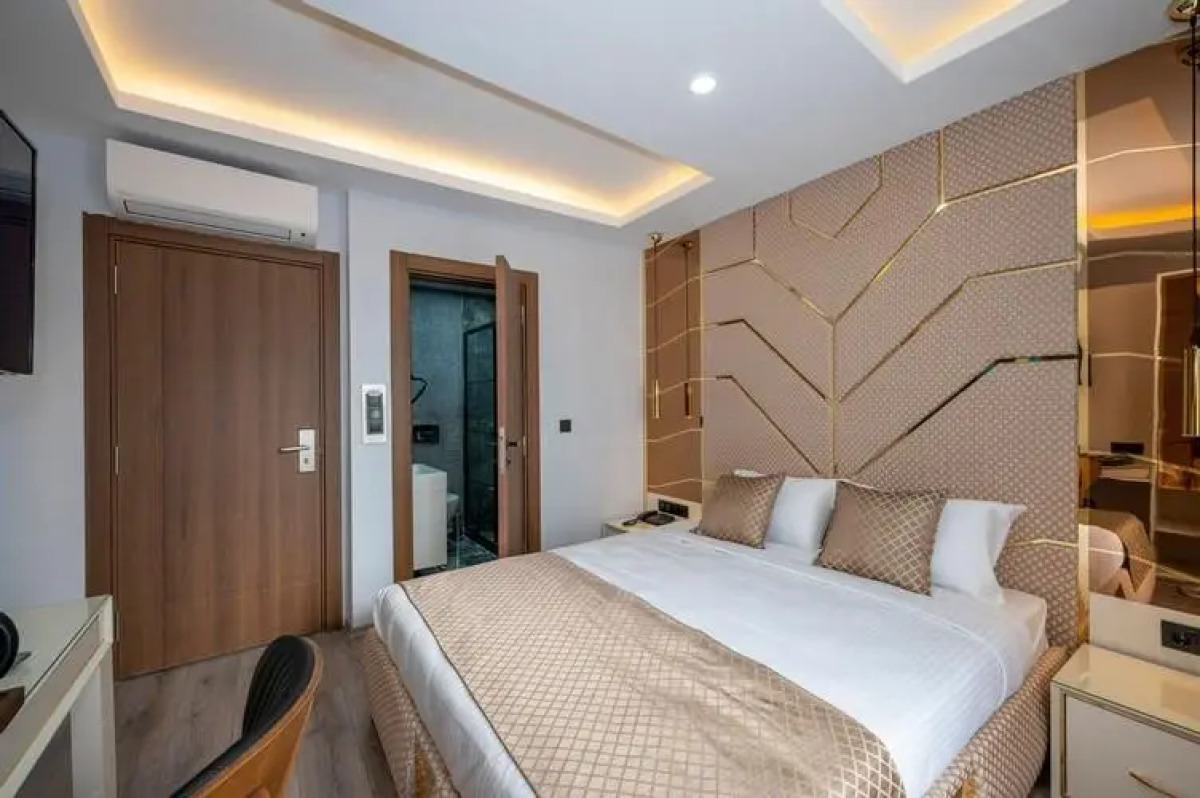 Luxury Airport Hotel by Zazzoni