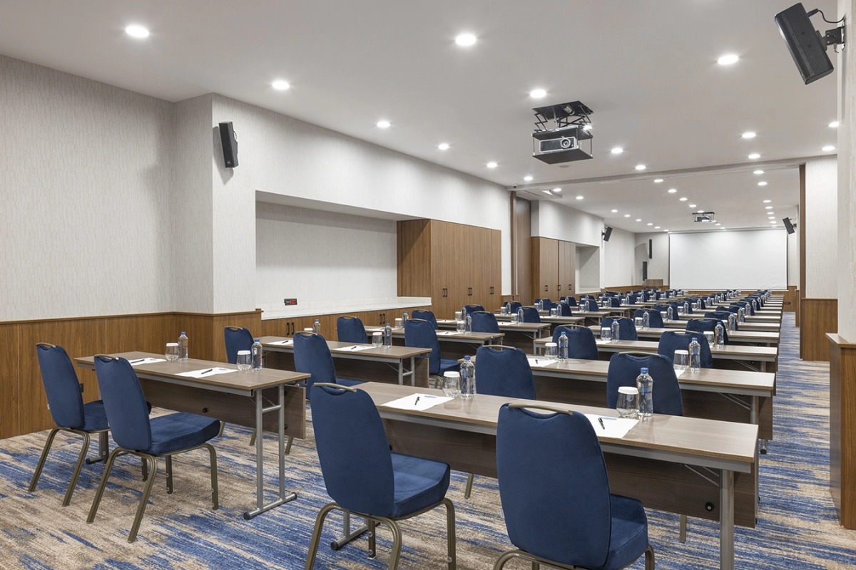 Отель Hampton by Hilton Istanbul Arnavutkoy