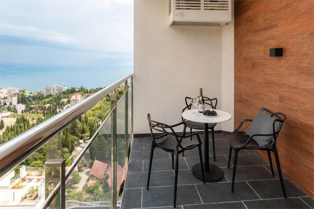 Апартаменты Крымский Рей Студия Sunny Day боковой вид на море