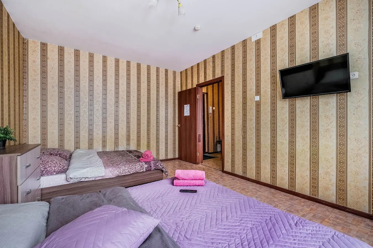 Квартира рядом с Мнтк им. Федорова и Ск Заря