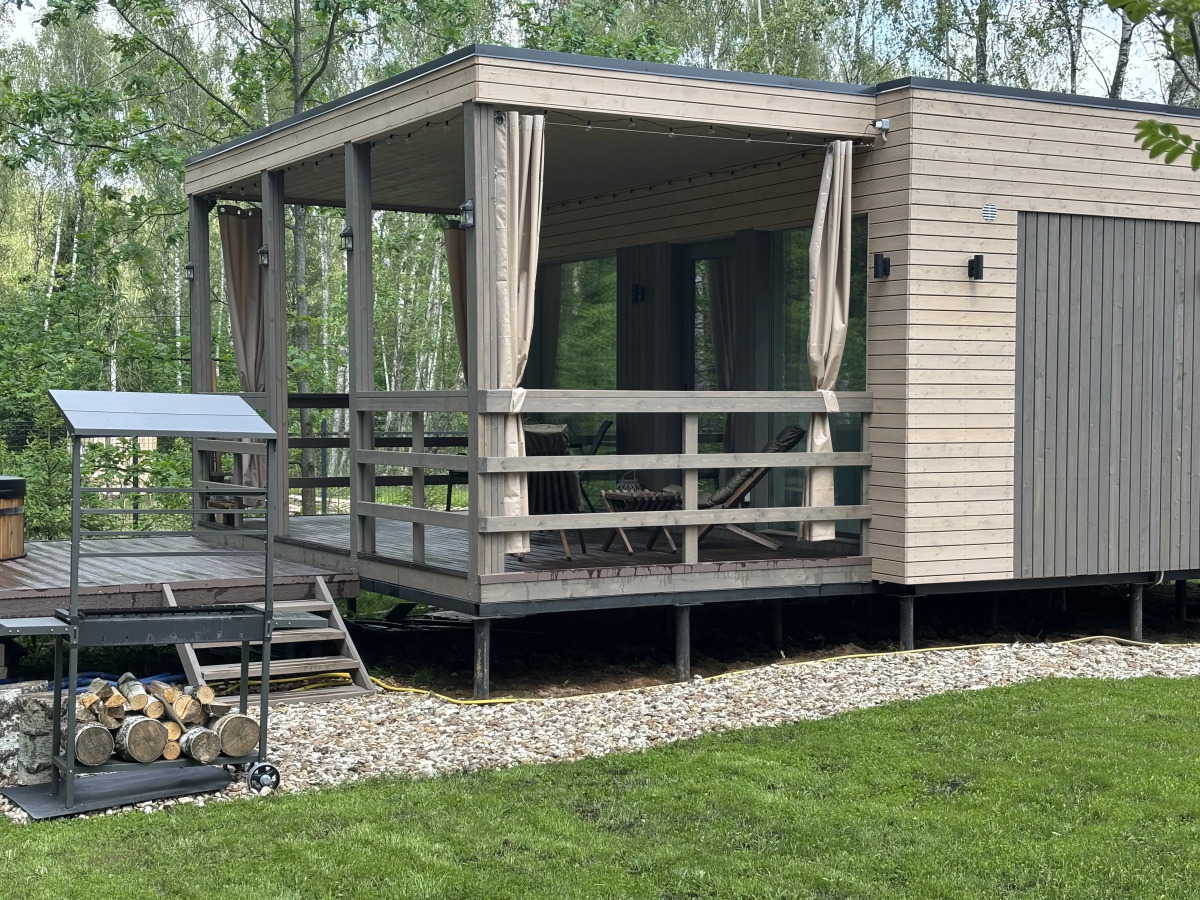 Частный дом с камином и потрясающим видом на лес