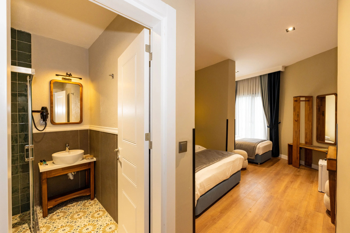 Nenessa Airport Hotel