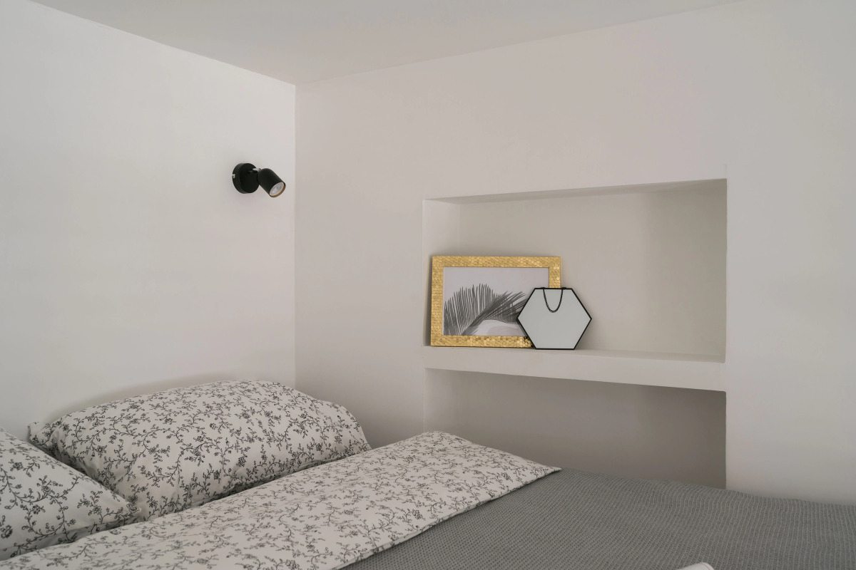 Апартаменты Яркая Двухуровневая студия в центре