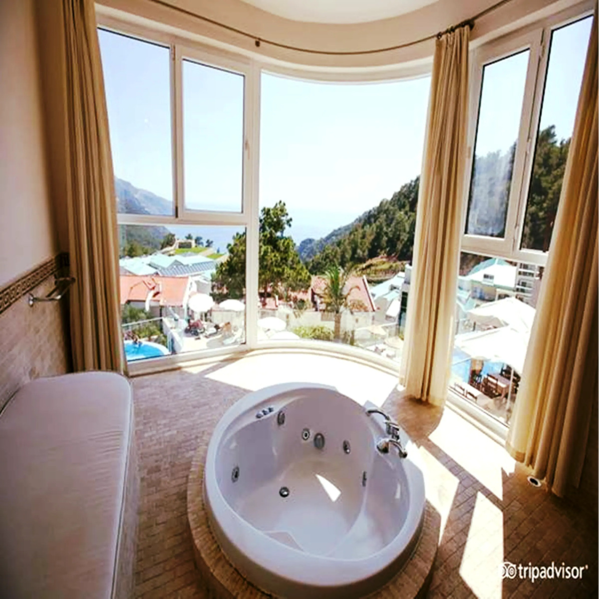 Отель Golden Life Heights Deluxe Suite