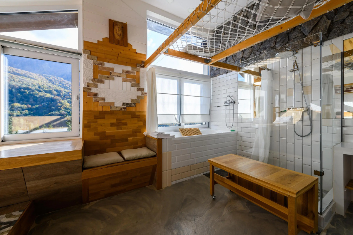 Апартаменты Оплот ETHNICA Дизайн Студия | 40м² | 3 Этаж Ваше Окно в Горы