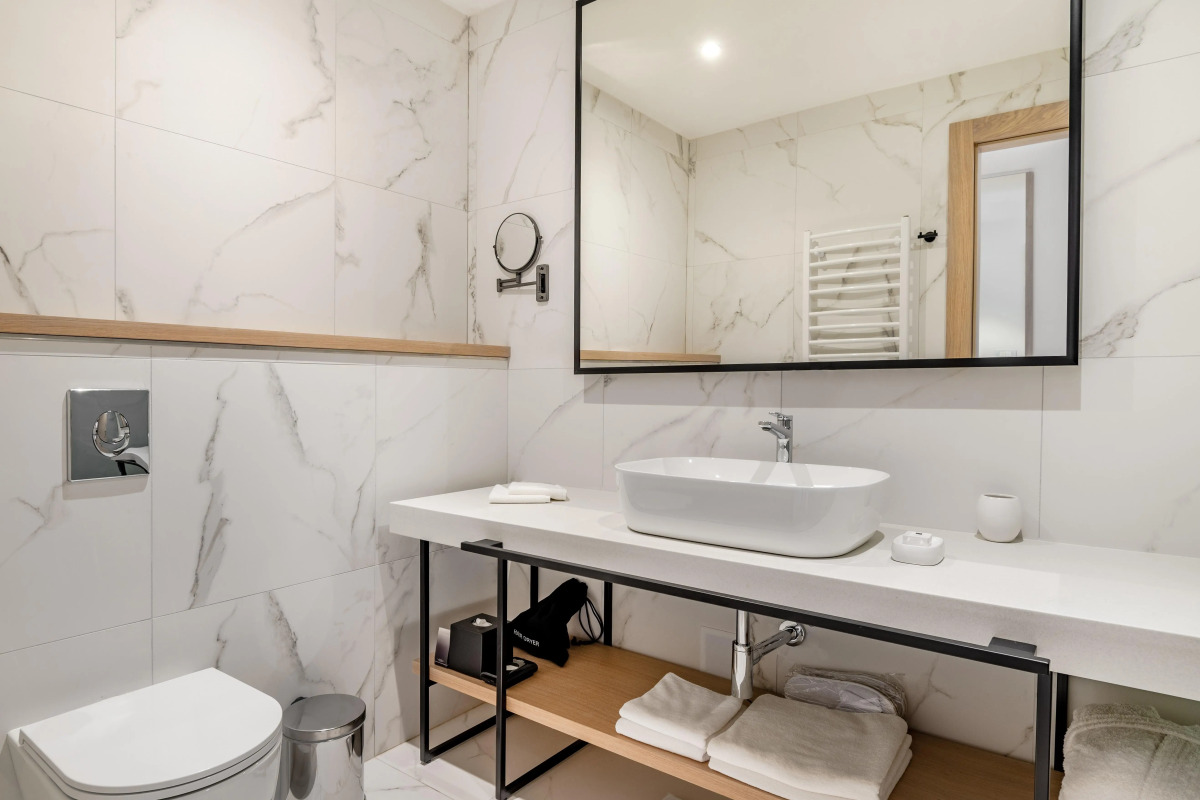 Lazure Hotel and Marina