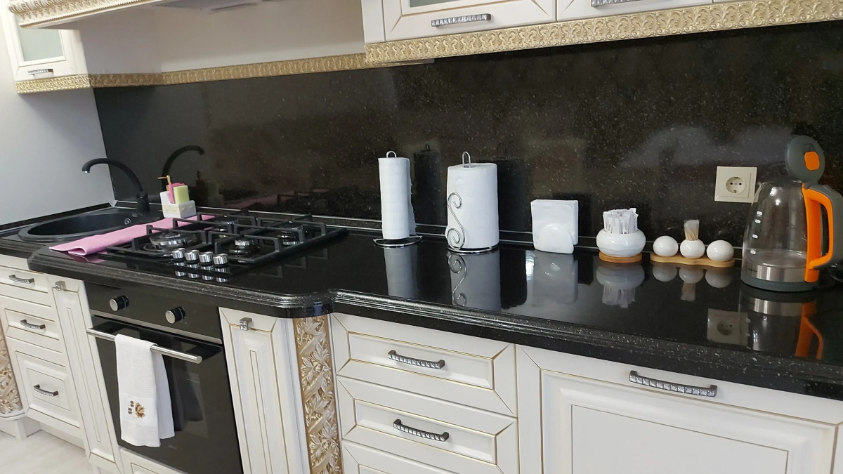 Апартаменты 5 Звезд на Шамиля Джикаева 5А-2