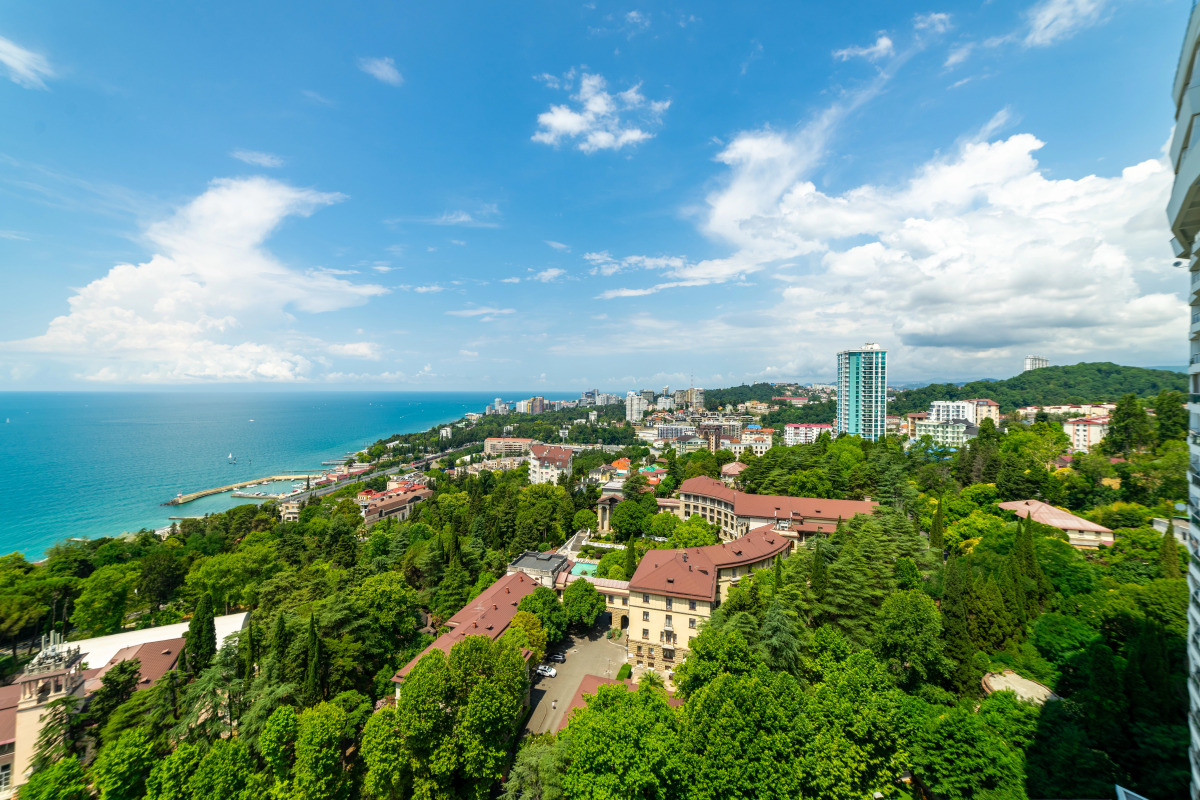 Квартира с двумя террасами и бассейном