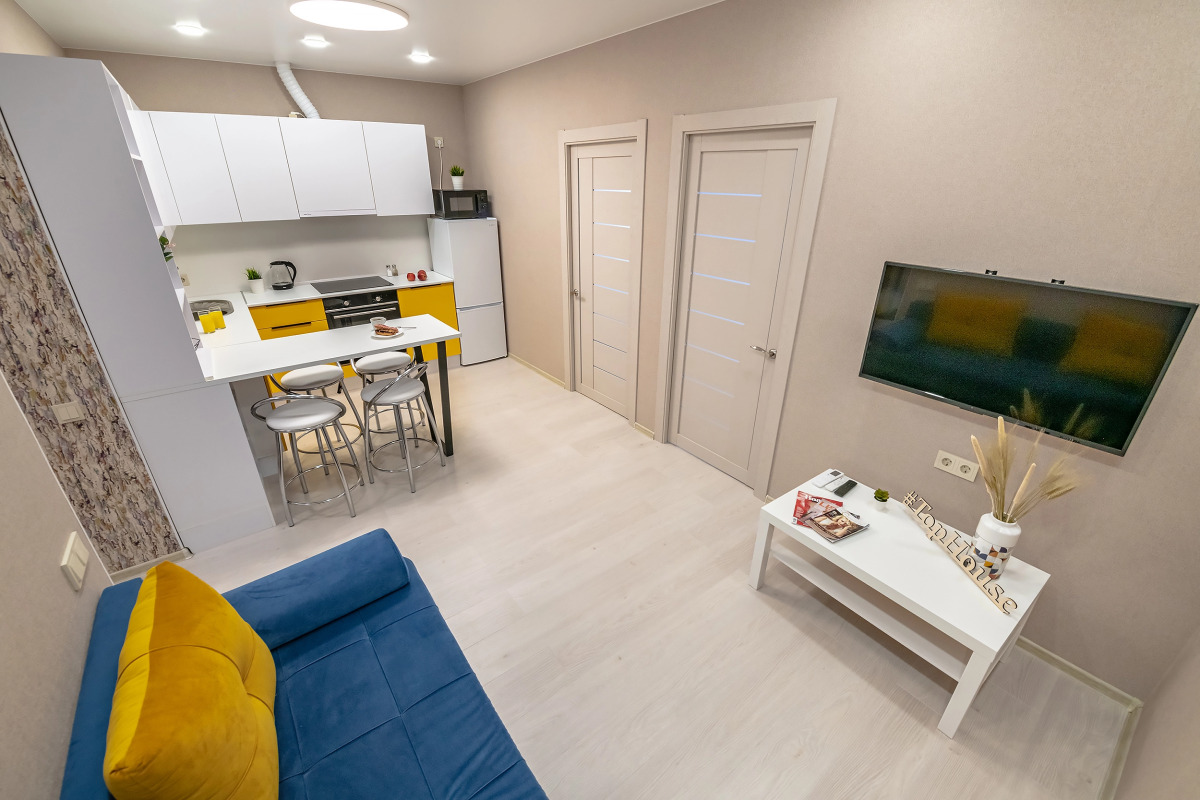 Апартаменты TopHouse на Каплунова 10 трёхкомнатные