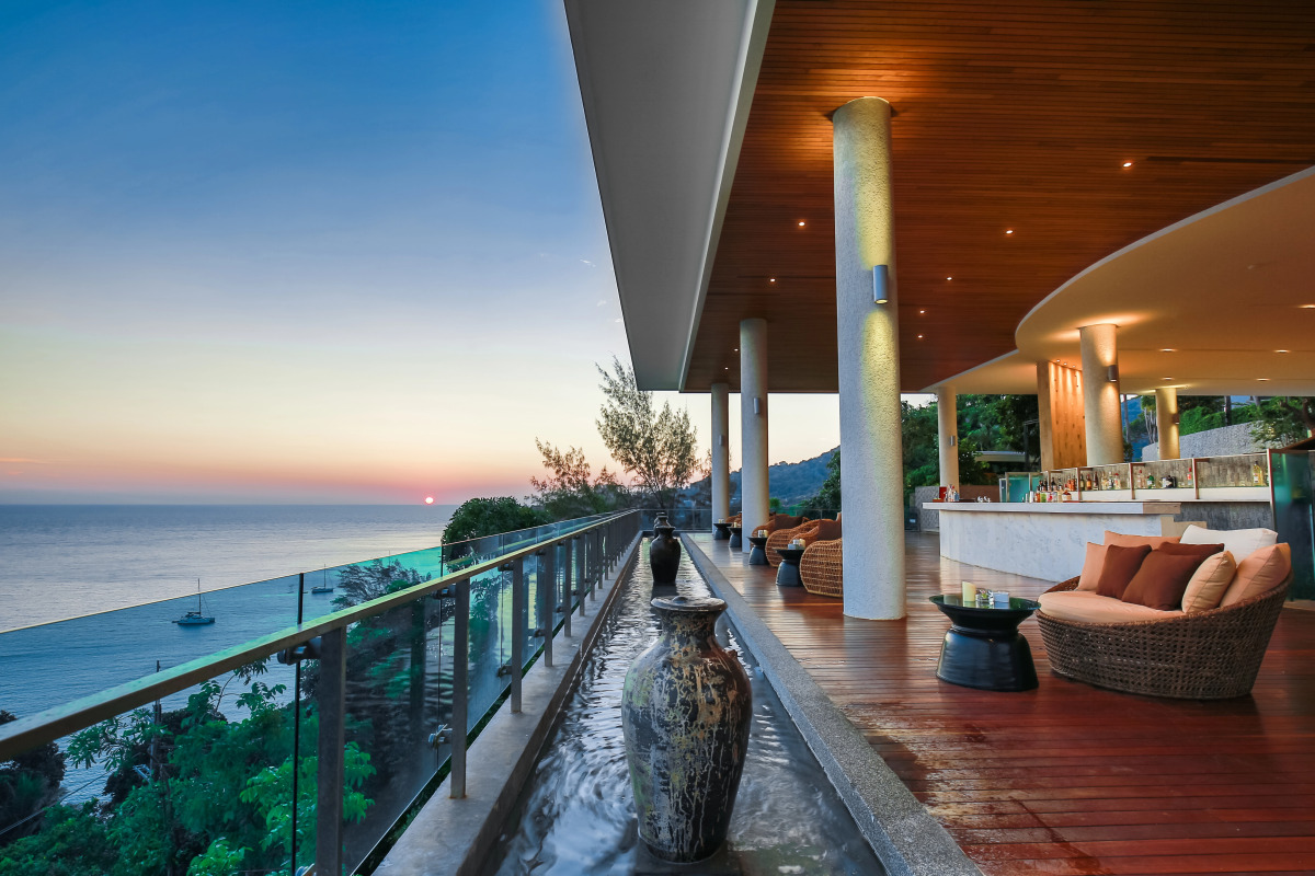 Отель Wyndham Grand Phuket Kalim Bay