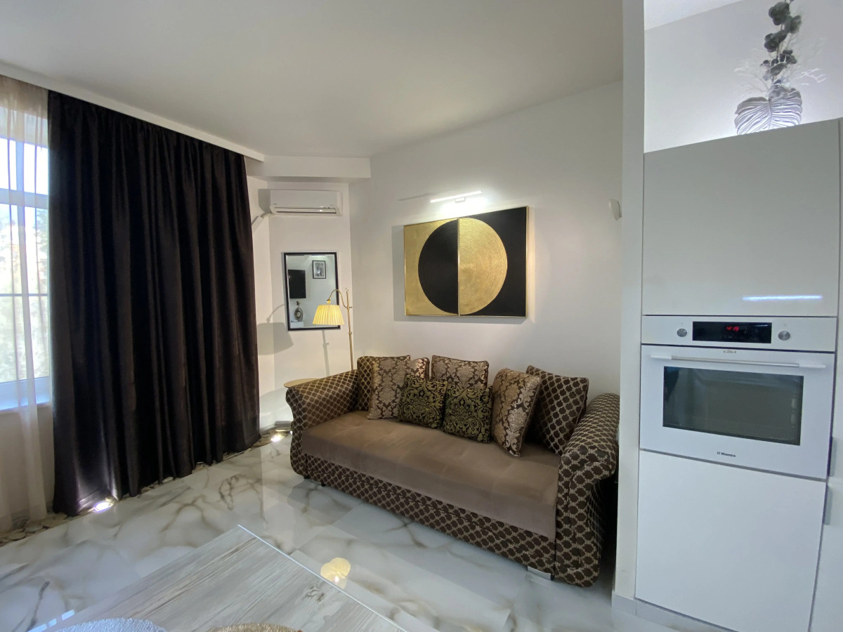 Апартаменты в современном стиле с камином