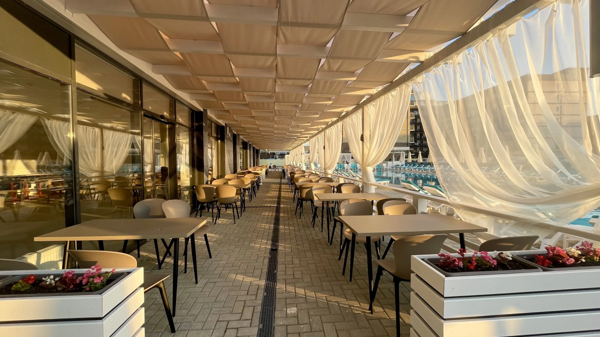 Апартаменты с бассейном у моря