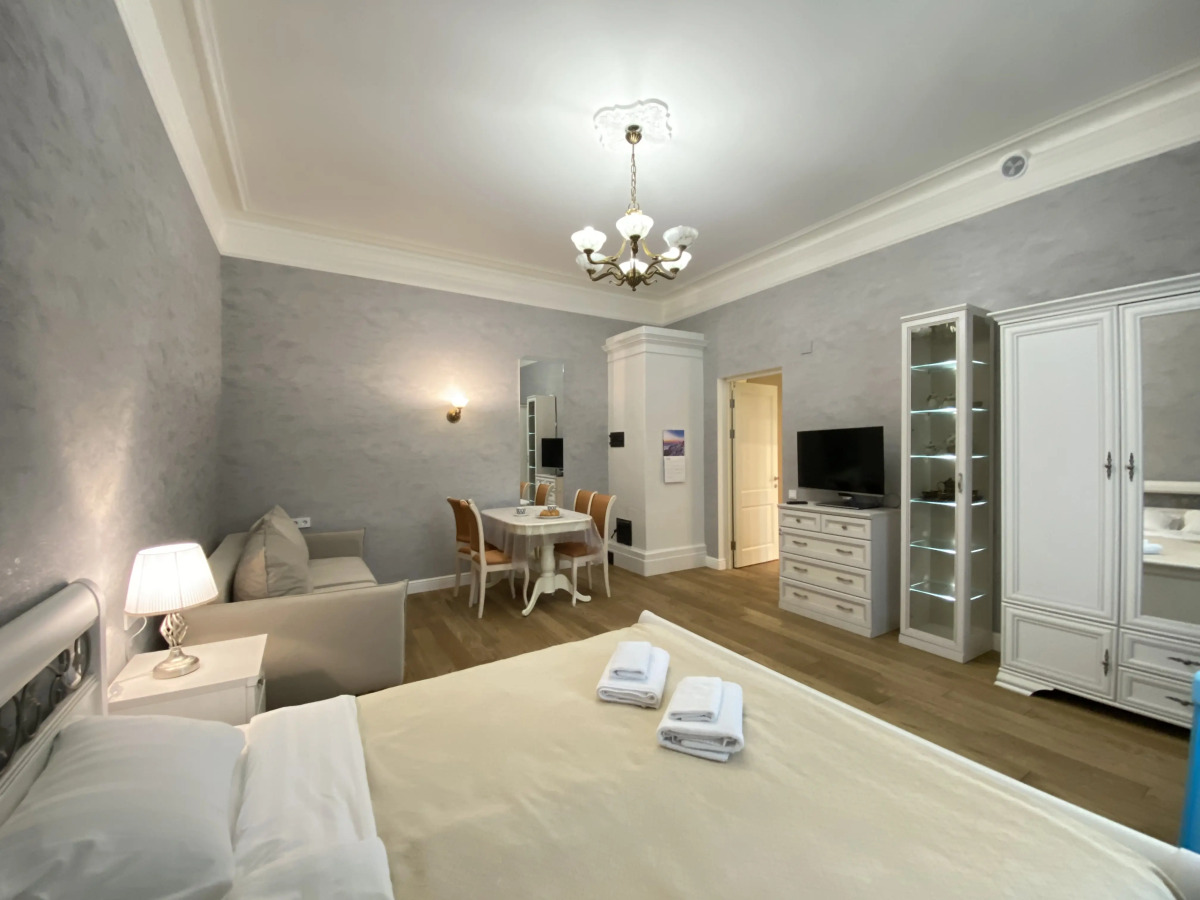 Трехкомантная квартира у летнего сада в Мозаичном дворе