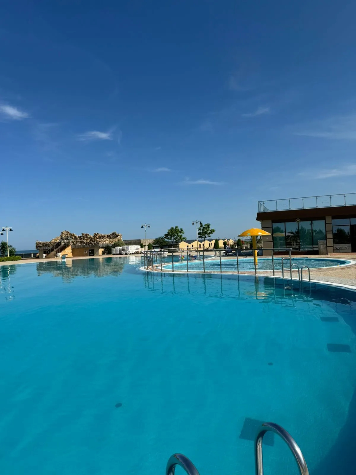 Коттеджи Золотые пески