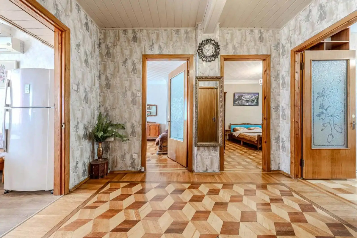 Квартира в Тихом центре Парк Челюскинцев 4 ком.кв.