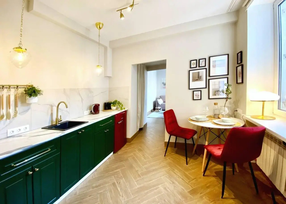 Апартаменты Сталинка на пешеходной улице