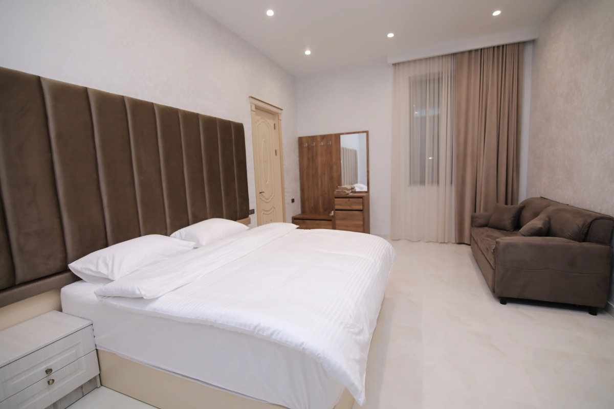 Отель Louvre Home