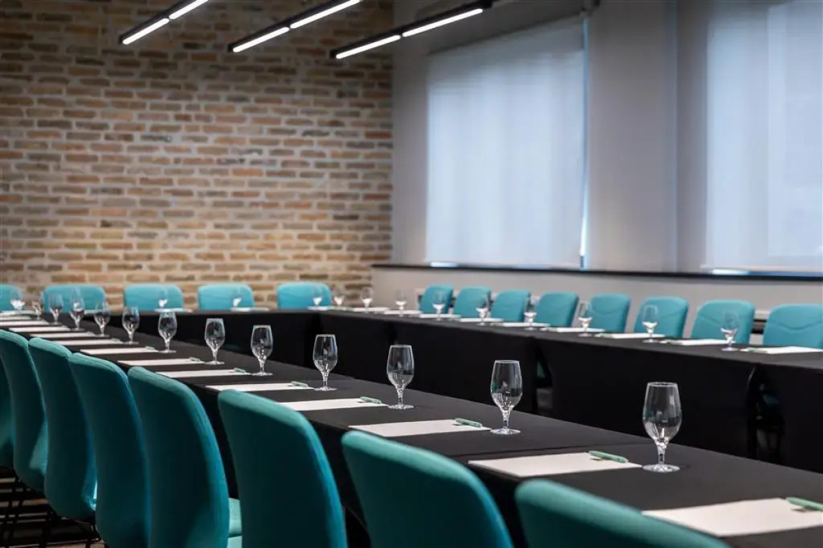 Отель Mona Plaza