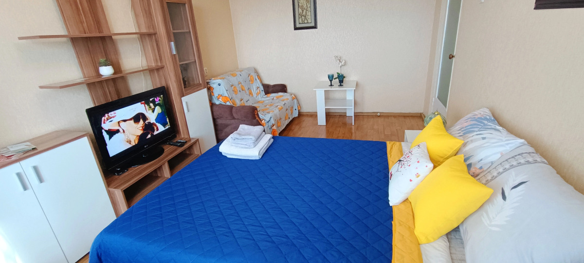 Апартаменты Центр, красивый вид на озеро, 9 этаж, лифт