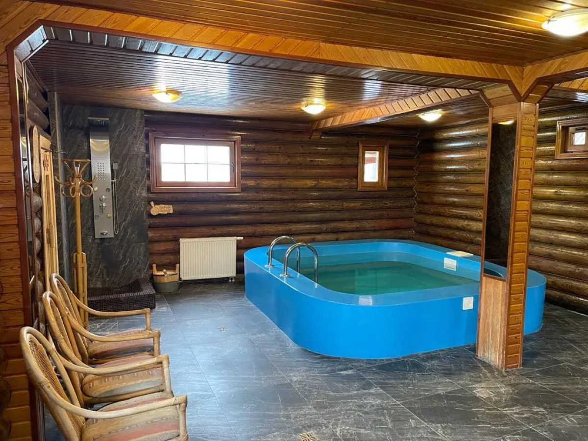 Дом для отдыха с баней и бассейном WoodRay