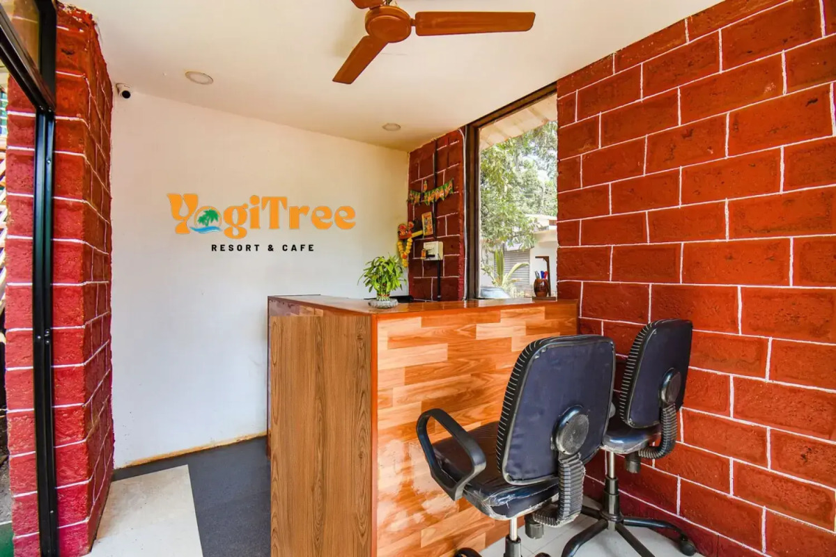 Hotel YogiTree beach Resort & Cafe