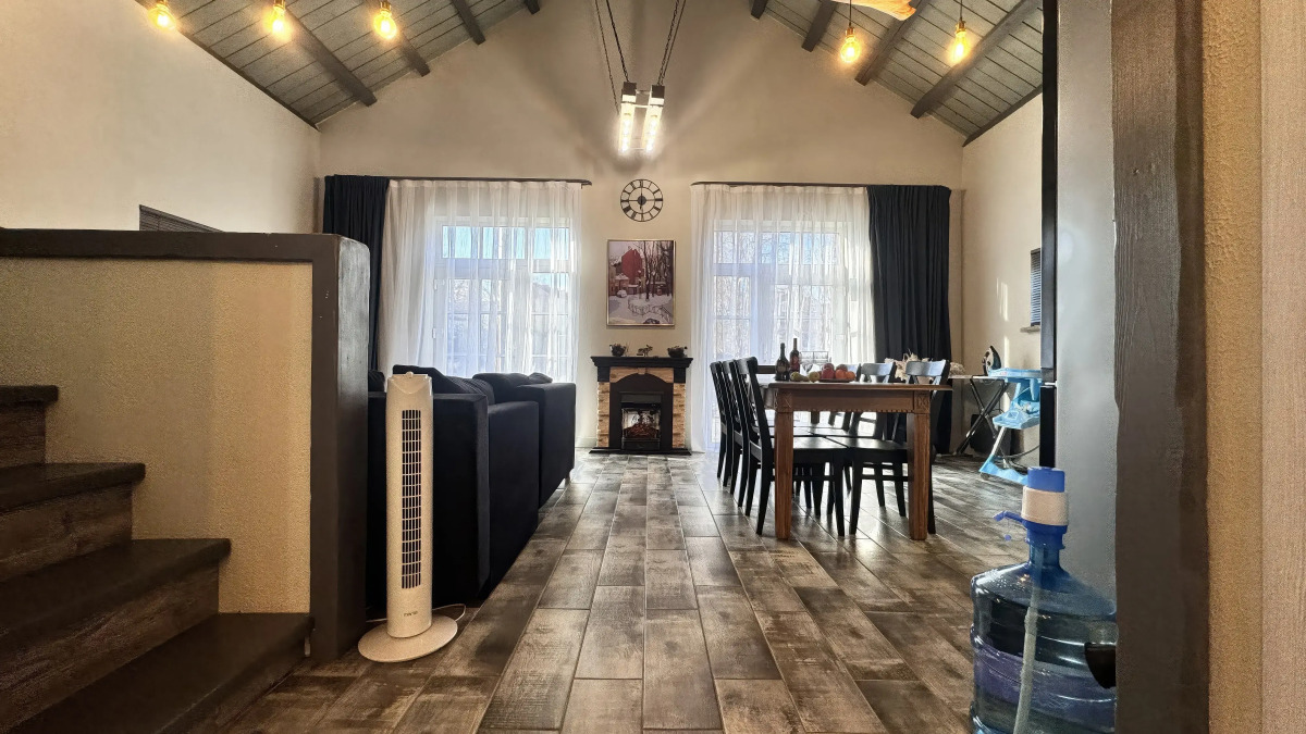 Частный дом коттедж у пристани в центре города