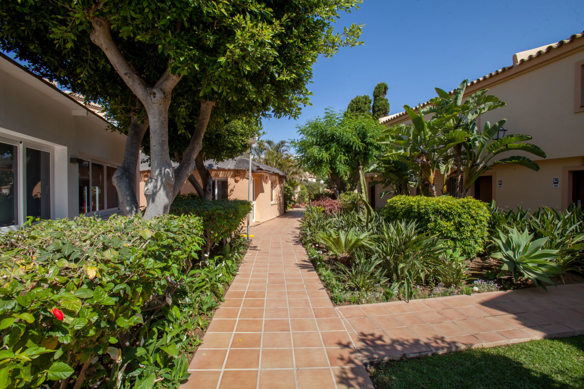 Курортный отель Ramada Hotel & Suites by Wyndham Costa del Sol