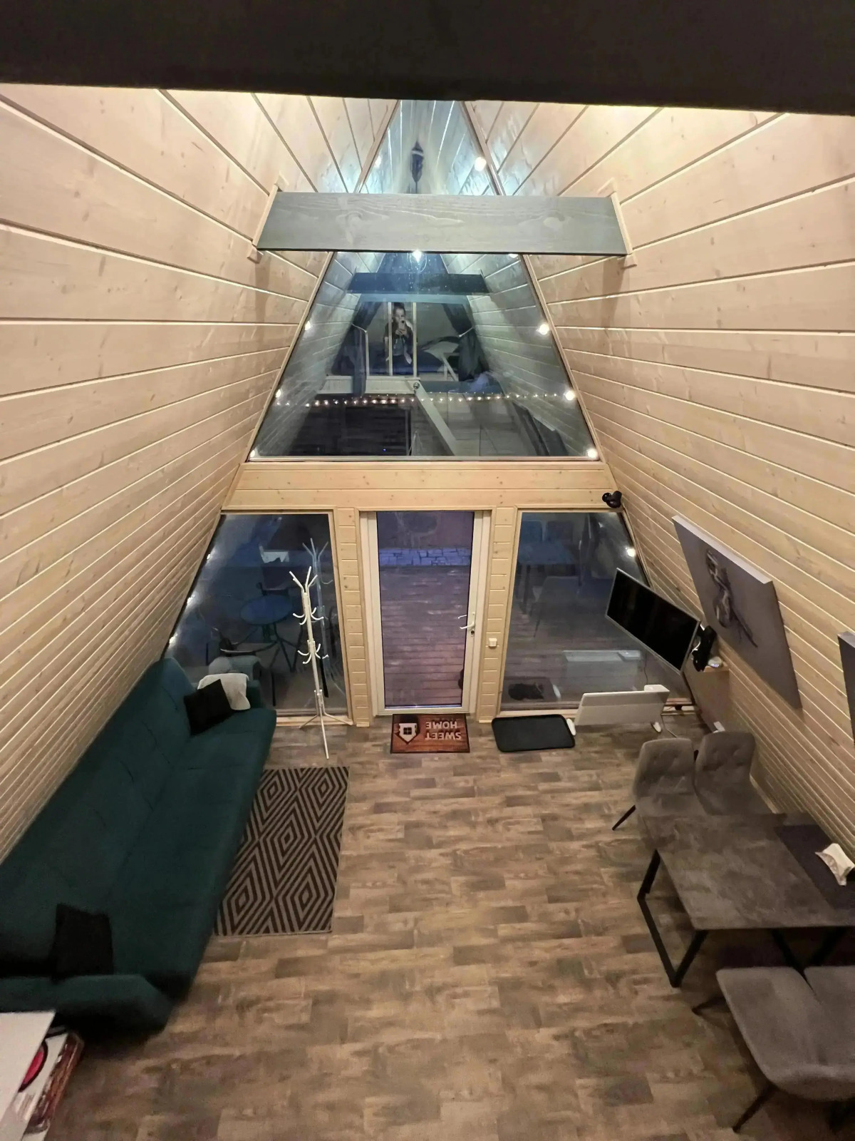 Частный дом Уютный у Реки с Чаном в Современном Стиле