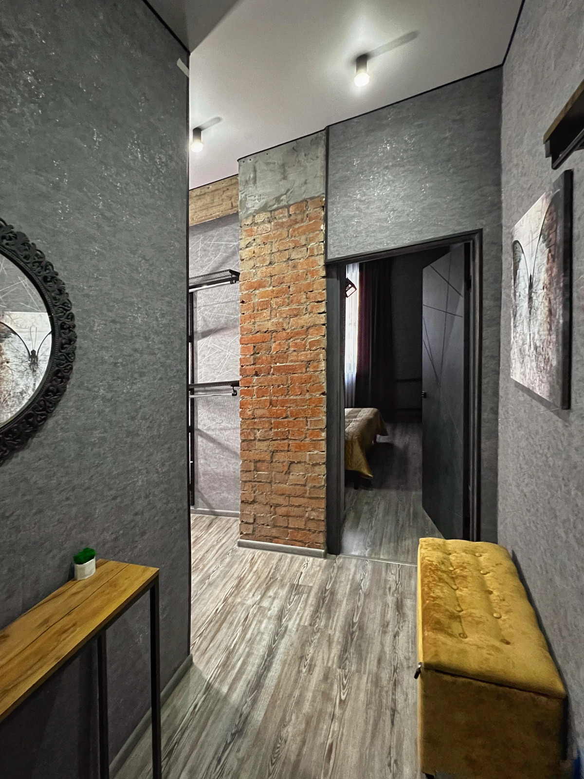 Апартаменты Granada Шикарная евро-двушка в центре города с новым ремонтом в стиле Лофт