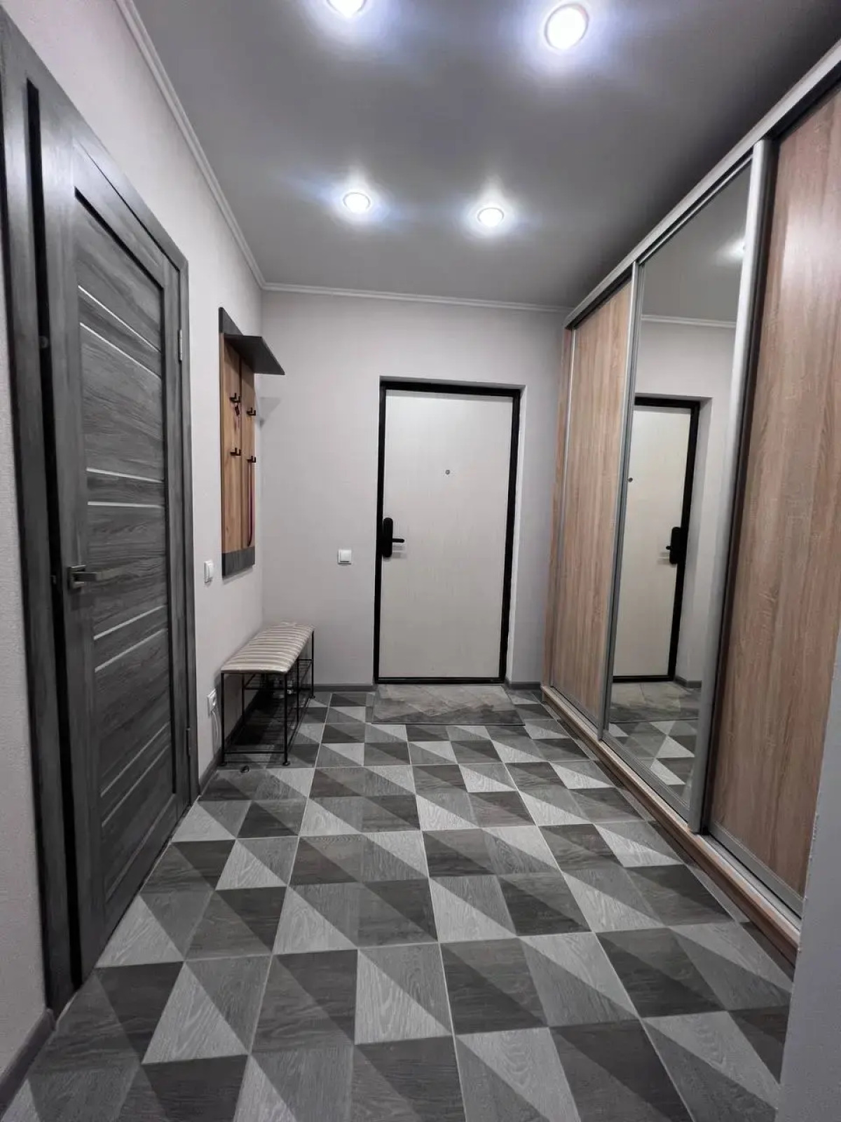 Апартаменты еЖИВИка Автомобилистов 13