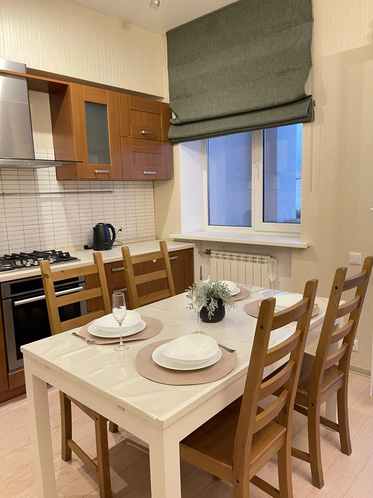 Апартаменты трёхкомнатные в центре города с балконом