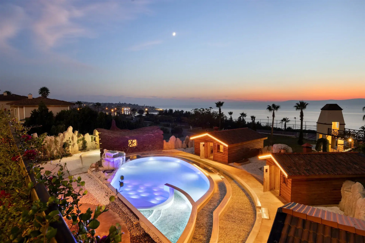 Royal Teos Thermal Resort Clinic & Spa (Halal Hotel)