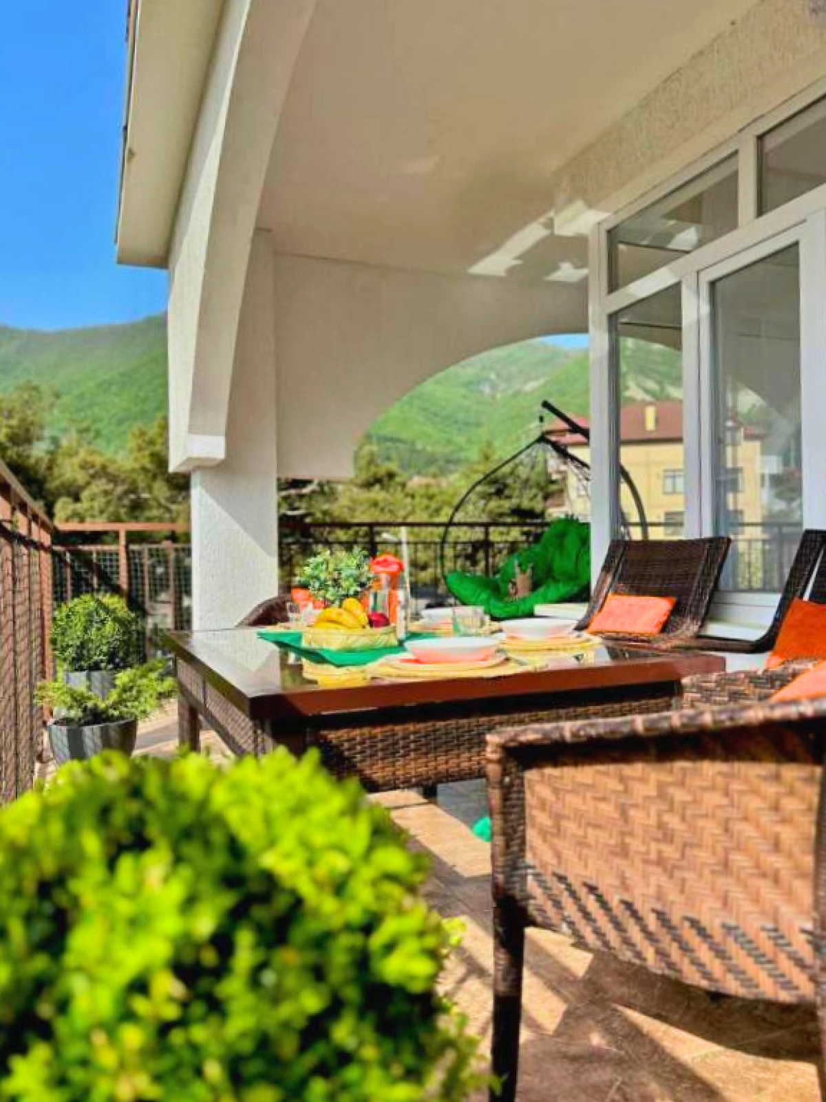 Улучшенные трехкомнатные апартаменты с террасой