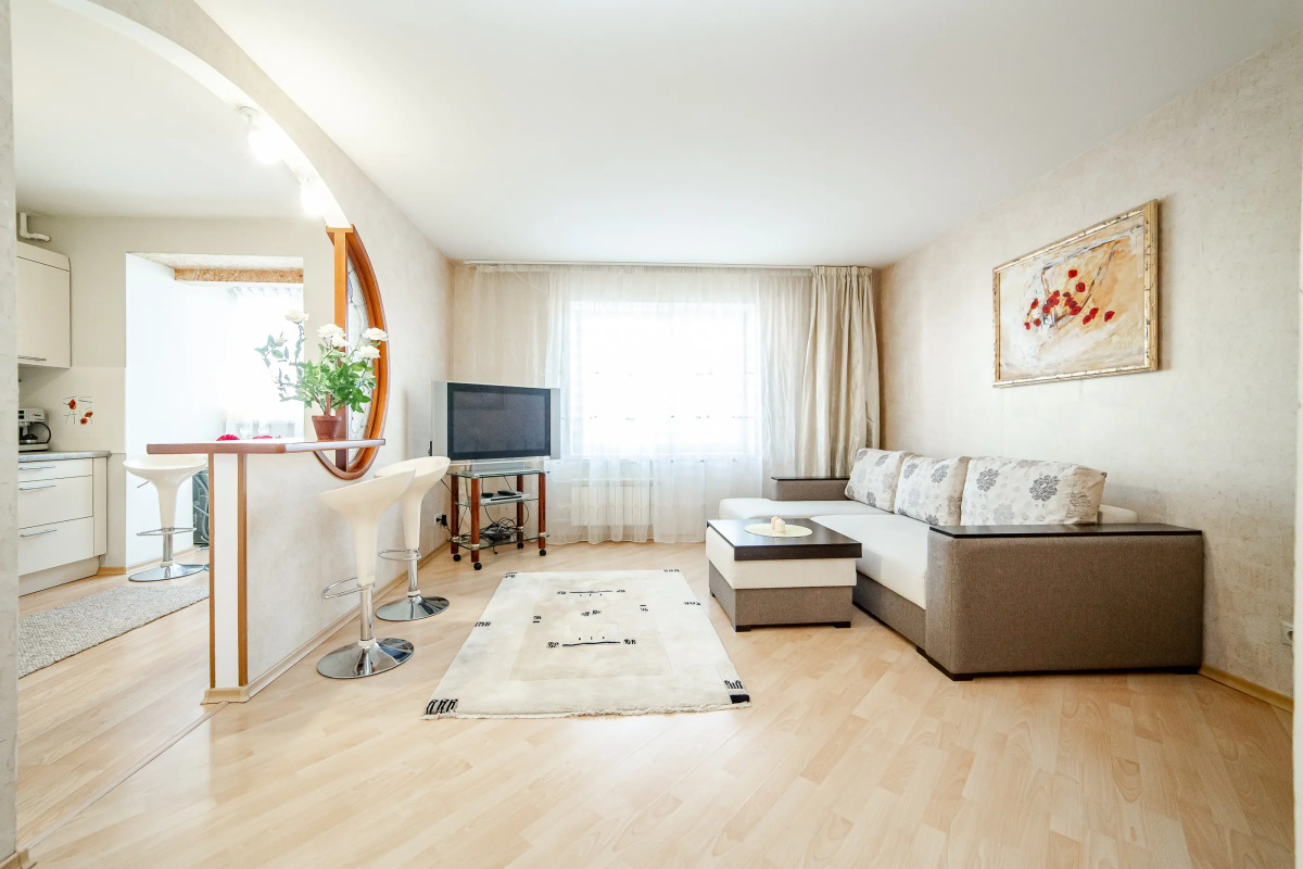 Трехкомнатные апартаменты GALLERY Minsk на Мельникайте с балконом