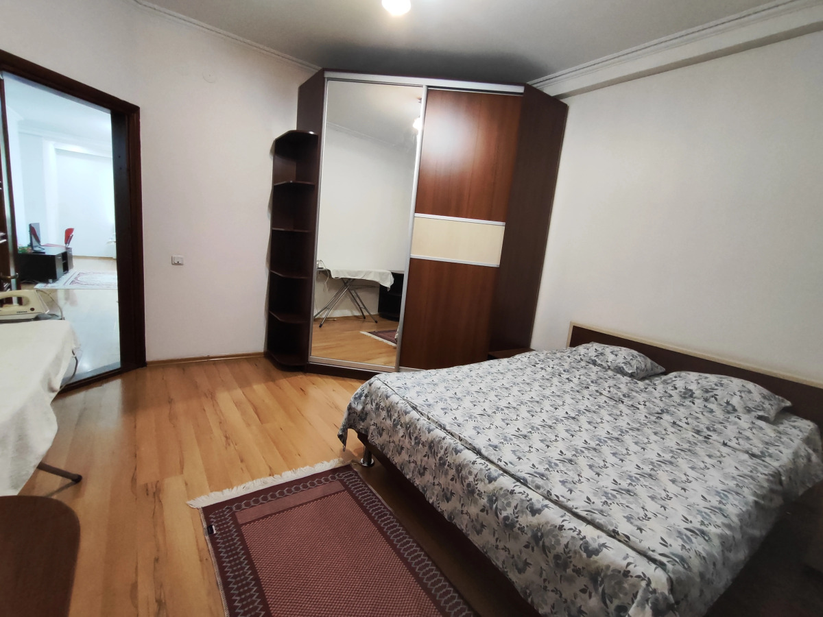 Апартаменты двухкомнатные уютные в самом центре Бишкека