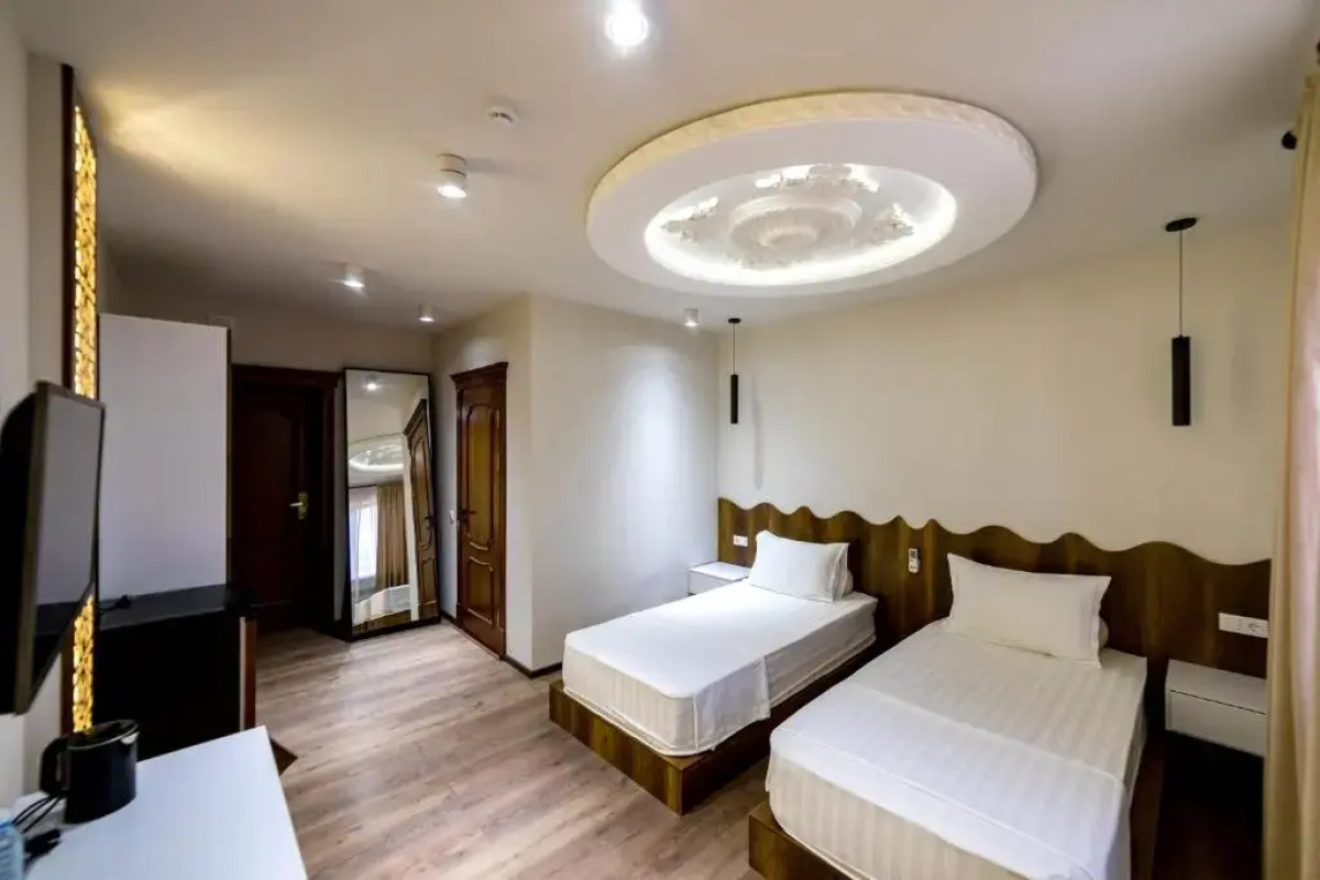 Отель Khans Palace