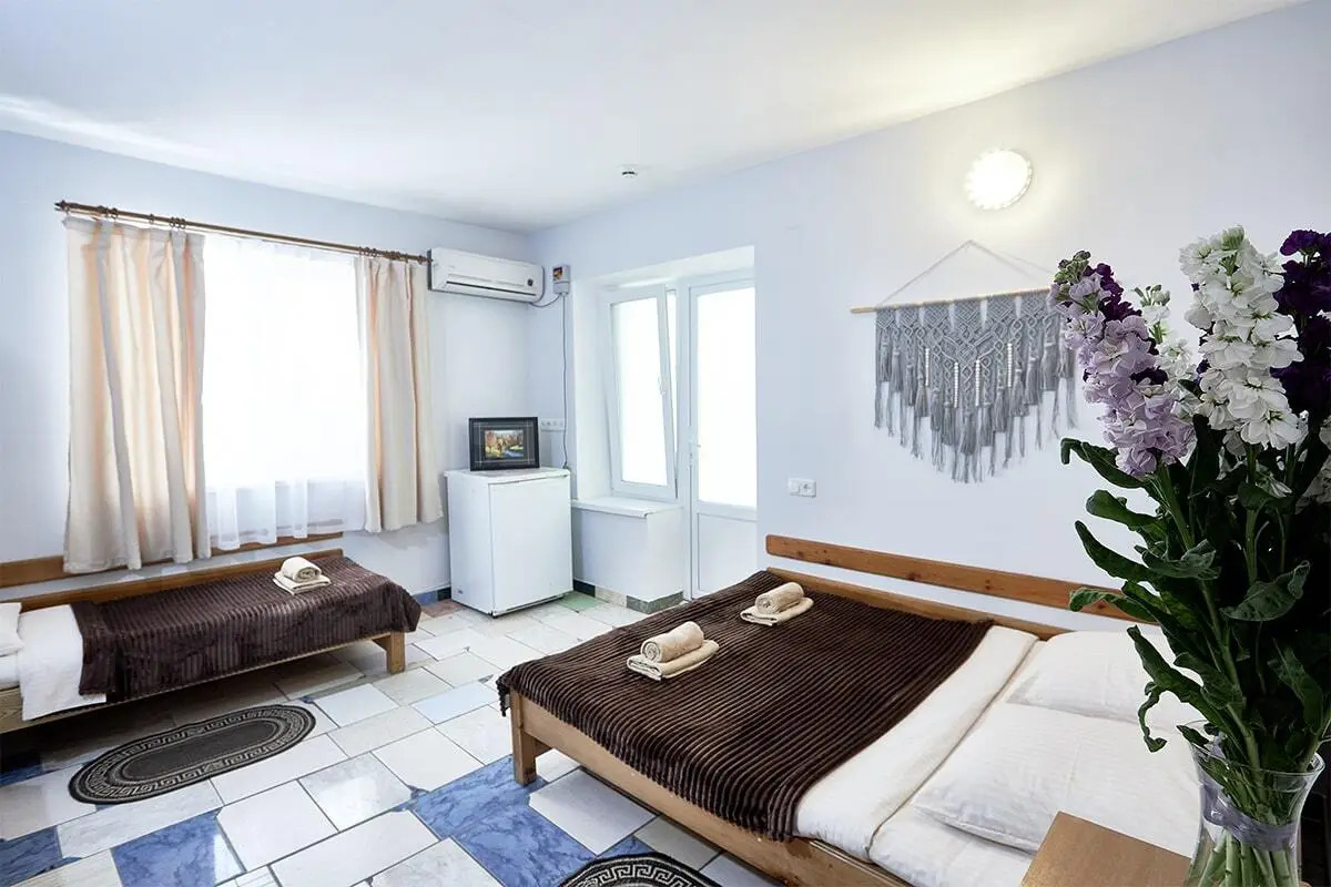 Отель Белый