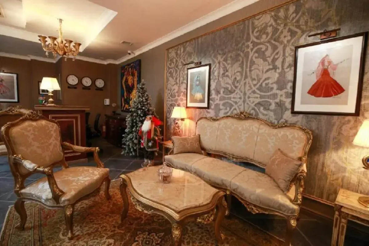 Отель West Inn Palace