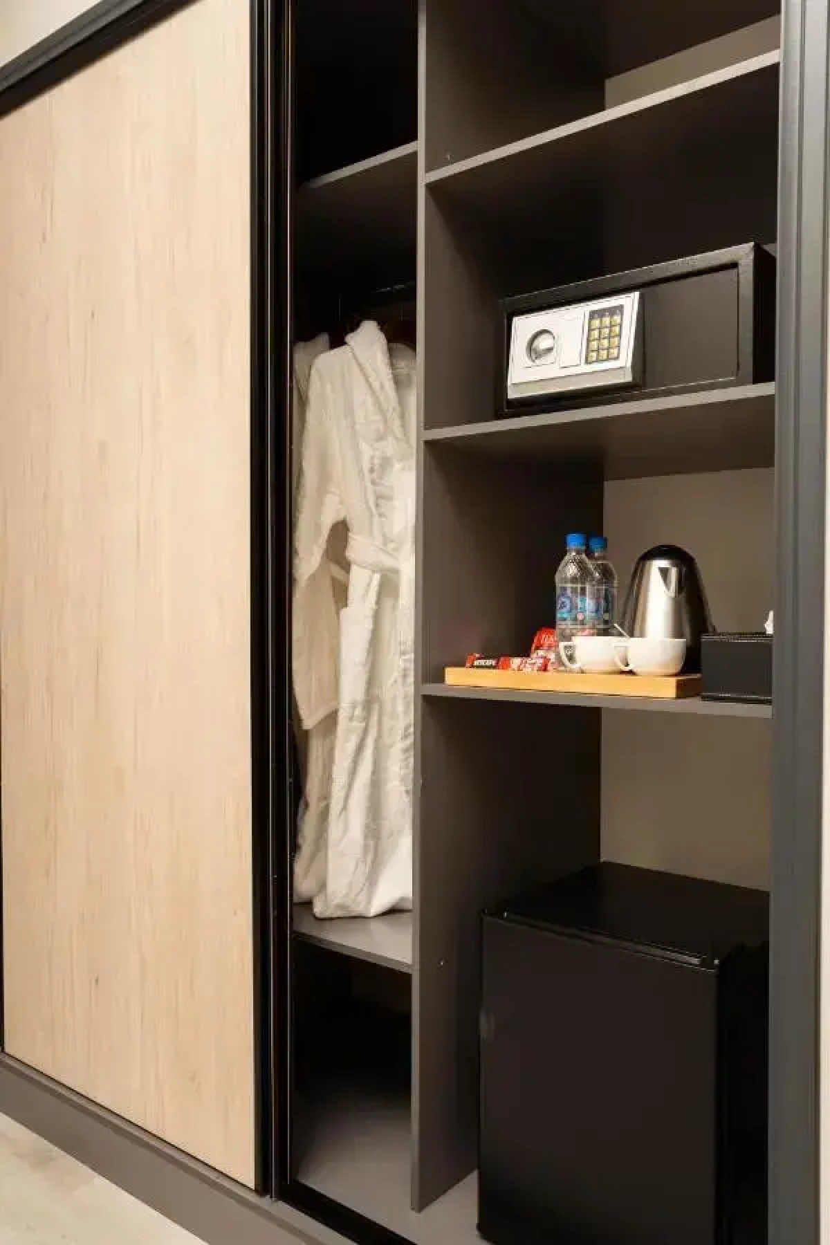 Отель Kiropol Airport Hotel