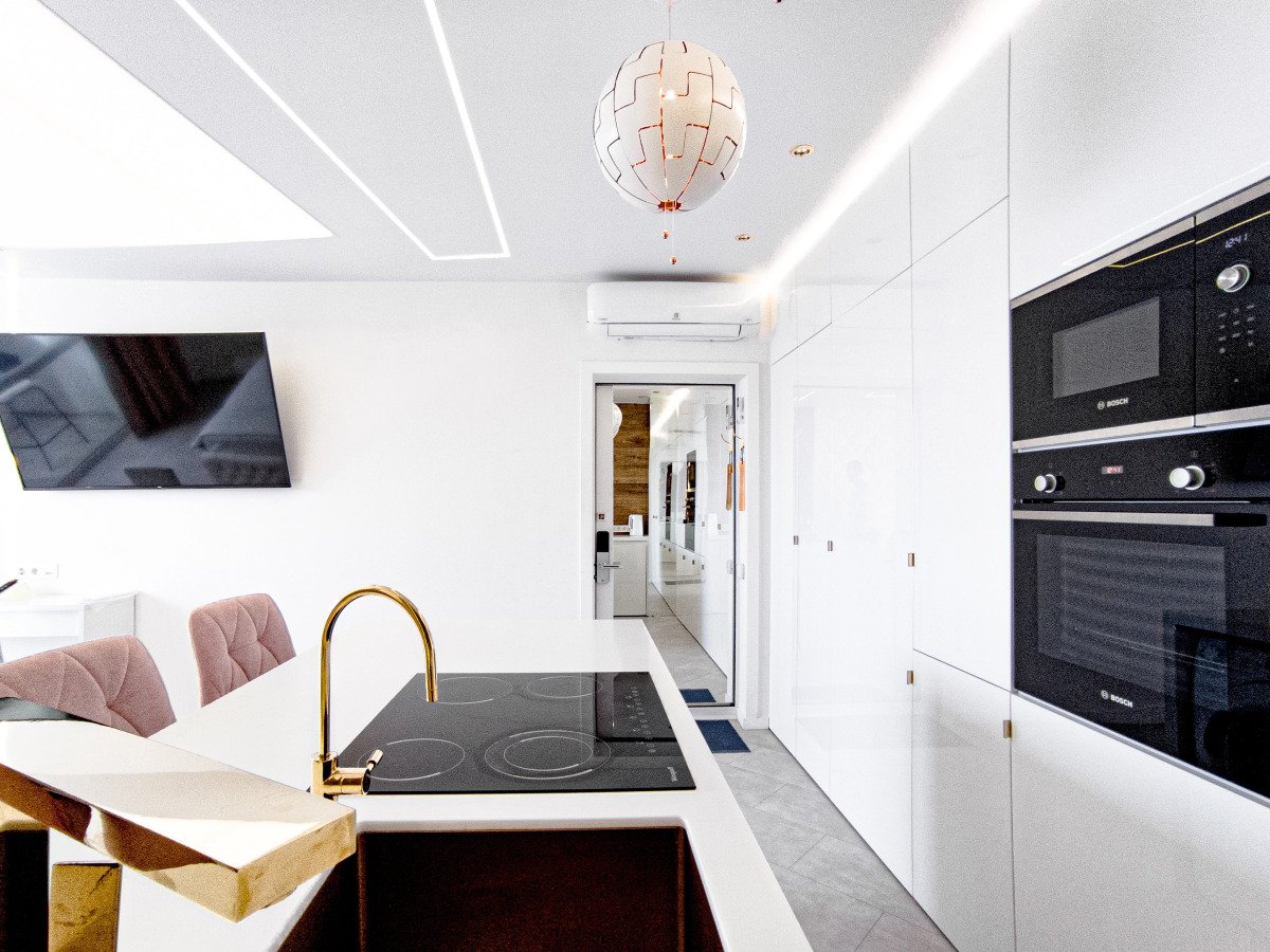 Апартаменты 18 этаж,студия 36кв.м,джакузи,балкон,вид на Волгу,новый дом,самый центр,вокзал пешком