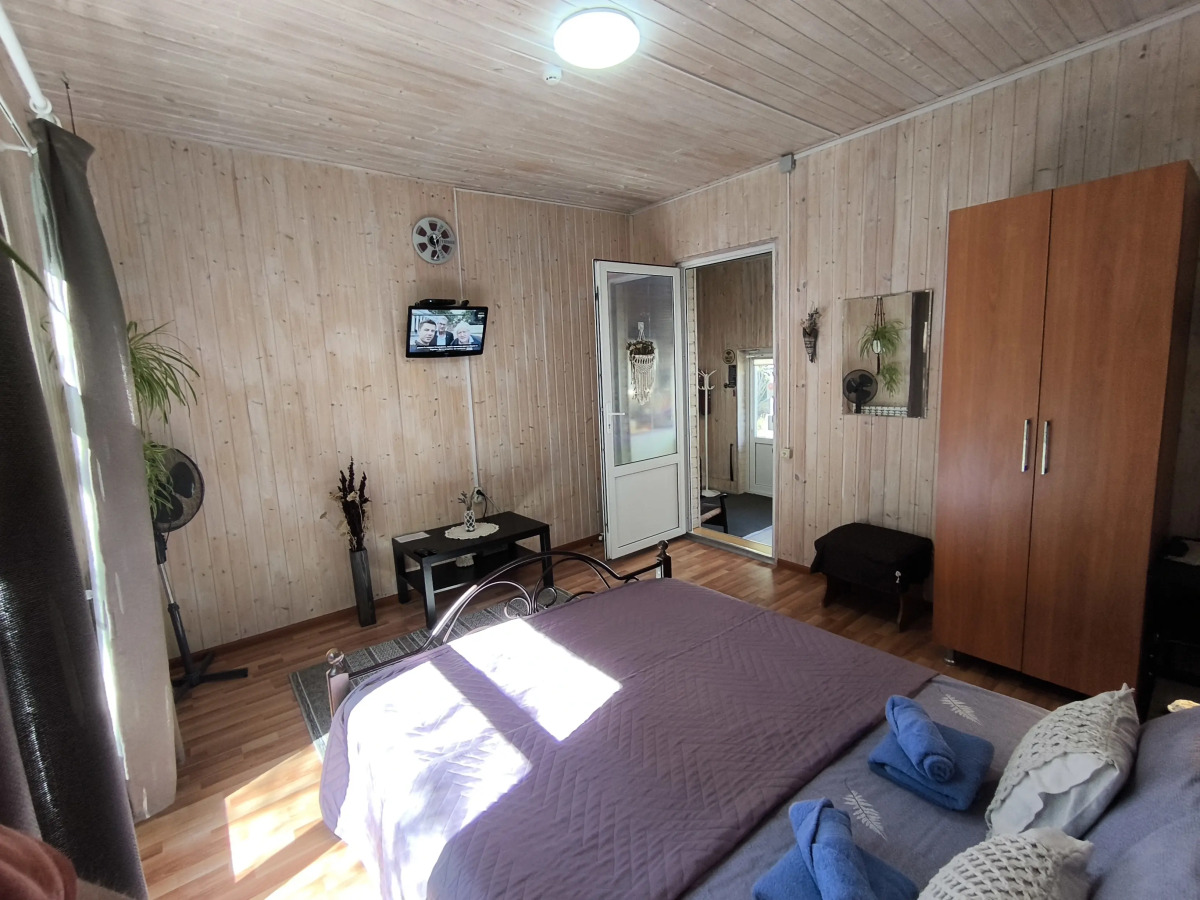 Частный дом у горной реки