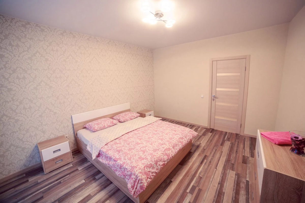 Апартаменты Октябрьской Революции 19