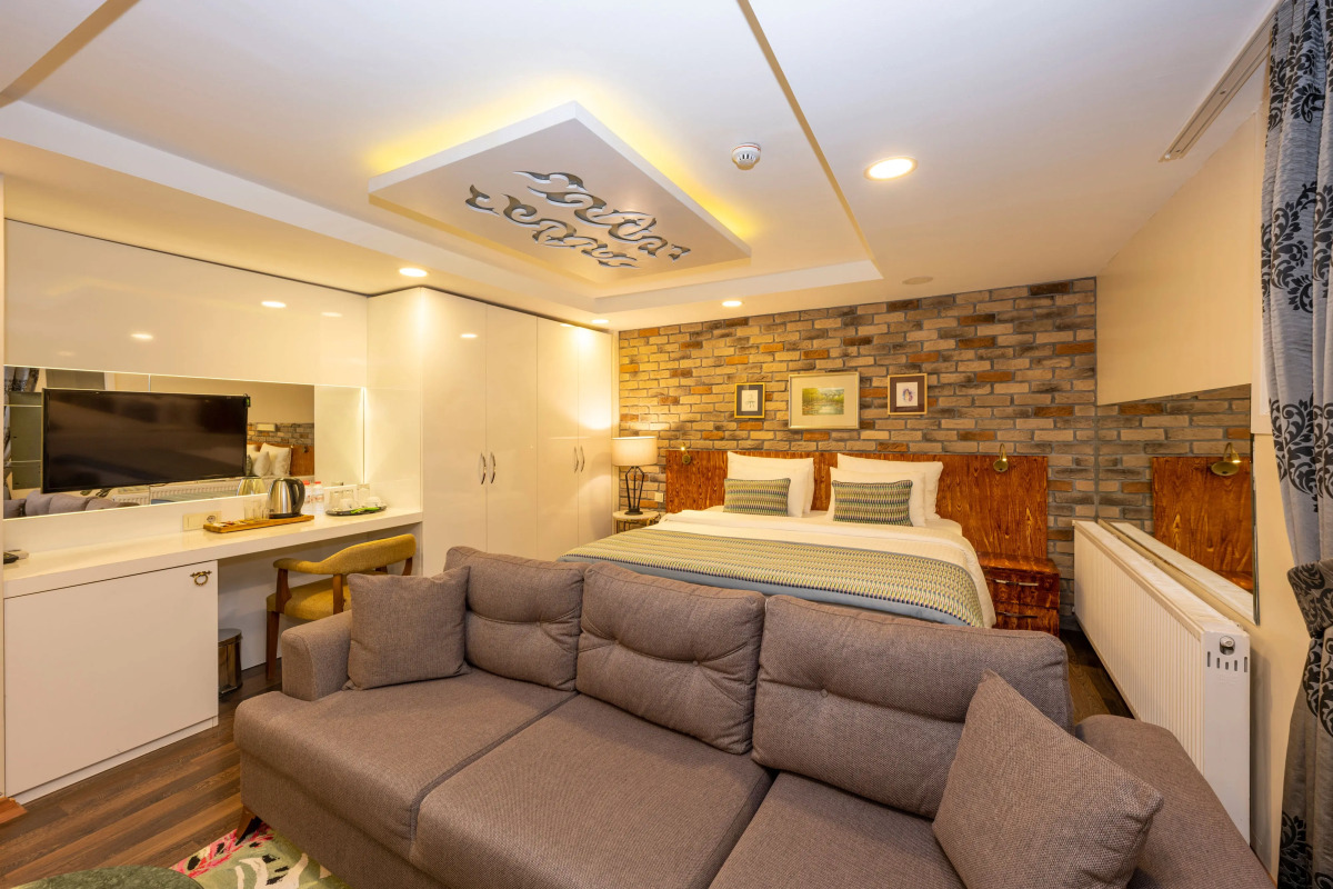 Отель The Marions Suite