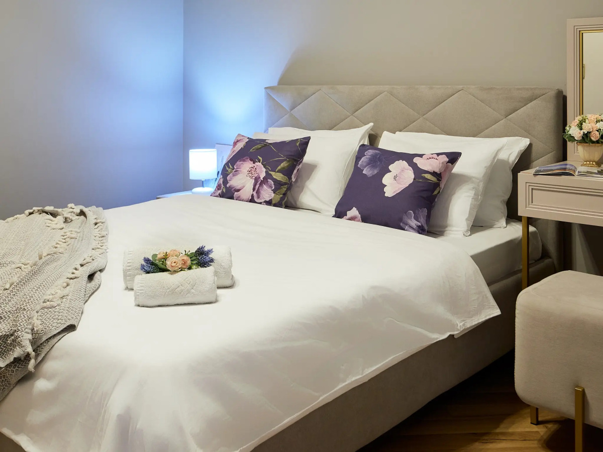 Апартаменты Ирис от Ирины Савельевой В центре города у Каскадной лестницы С завораживающим видом на Боргустанский хребет 6 этаж