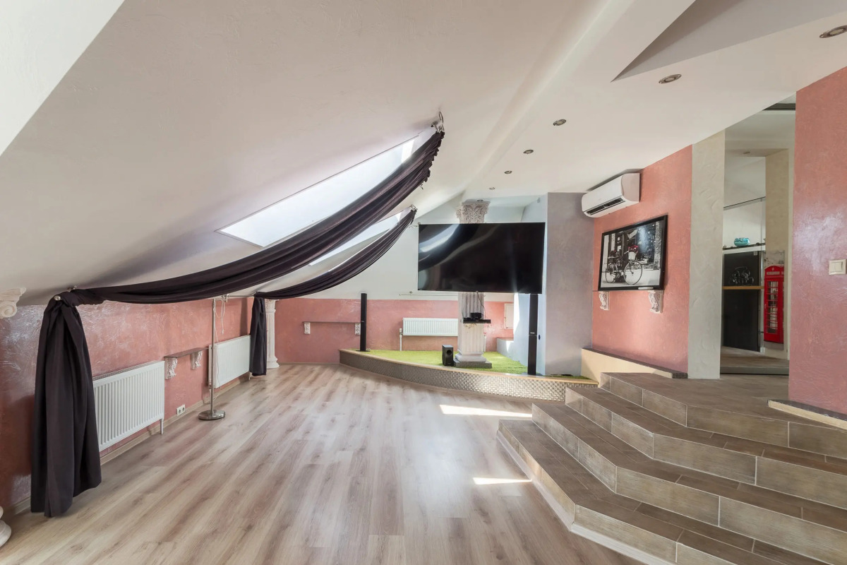 Квартира Мансардная Квартира в Центре Города