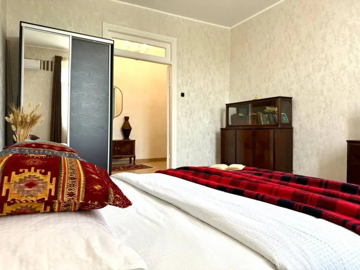 Апартаменты Сталинка на Первой Линии