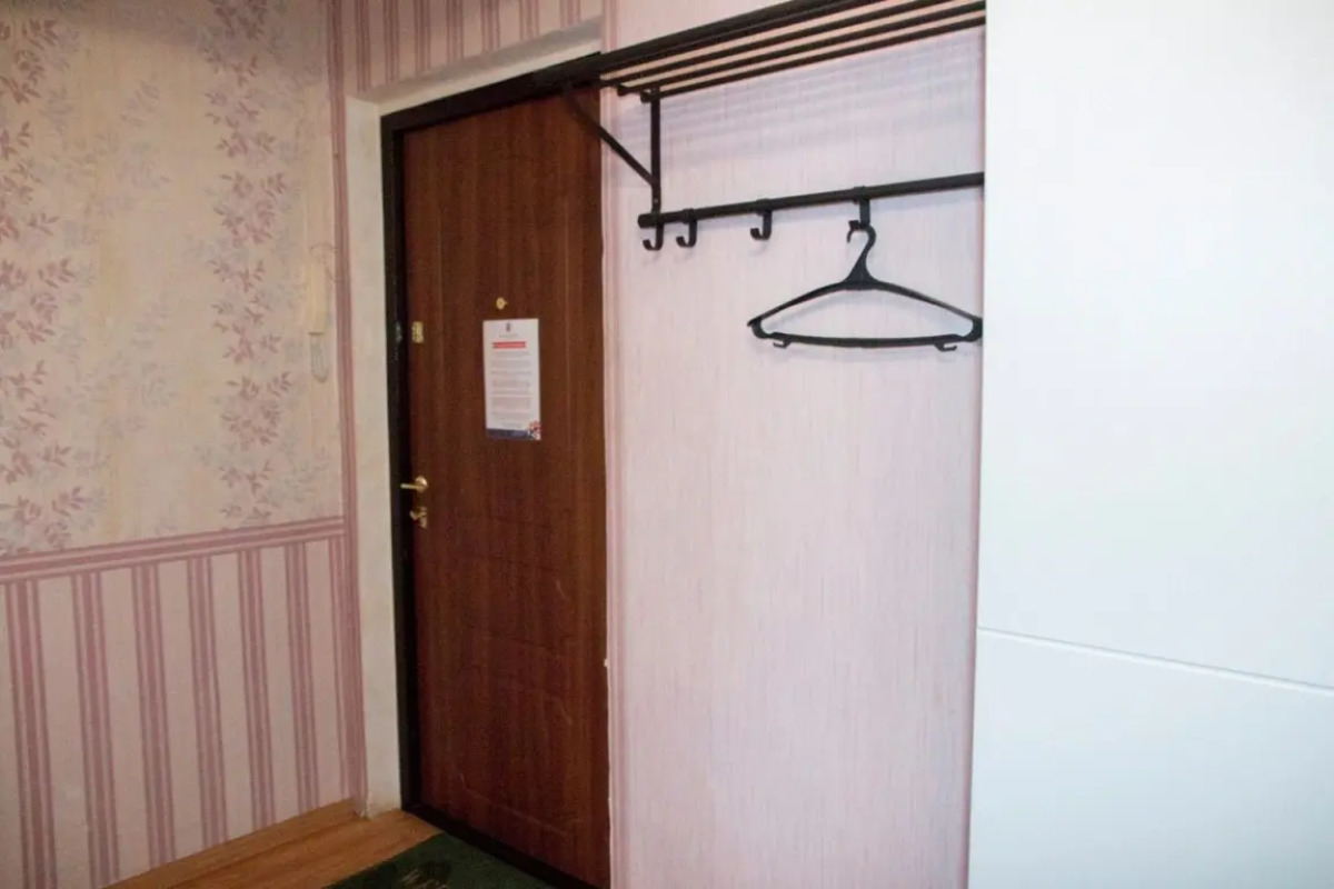 Двухкомнатные апартаменты у ДК Металлургов. Барбарис